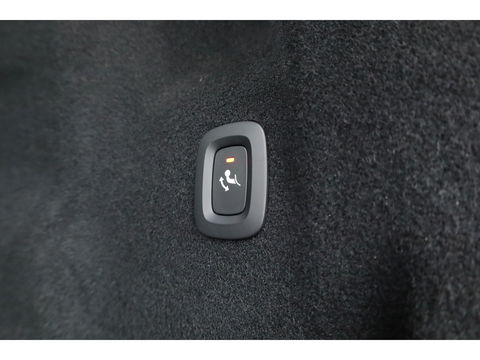 Volvo XC60 T8 Plug-in Hybrid Plus Dark | Pano | ACC | Blis | Elek. trekhaak | H&K | Elek. stoel+mem. | Stuur- & 4x stoelverw. |