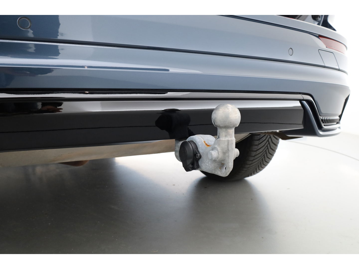 Volvo XC60 T8 Plug-in Hybrid Plus Dark | Pano | ACC | Blis | Elek. trekhaak | H&K | Elek. stoel+mem. | Stuur- & 4x stoelverw. |