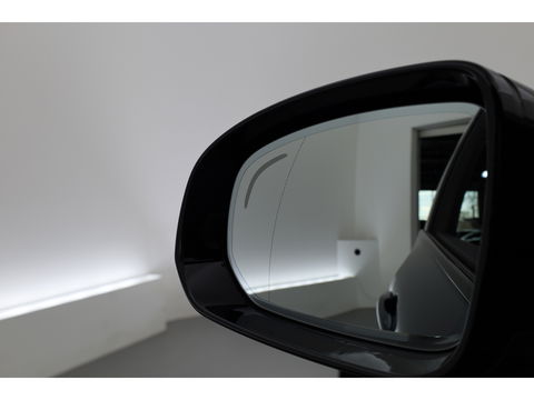 Volvo XC60 T8 Plug-in Hybrid Plus Dark | Pano | ACC | Blis | Elek. trekhaak | H&K | Elek. stoel+mem. | Stuur- & 4x stoelverw. |