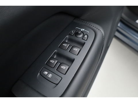 Volvo XC60 T8 Plug-in Hybrid Plus Dark | Pano | ACC | Blis | Elek. trekhaak | H&K | Elek. stoel+mem. | Stuur- & 4x stoelverw. |