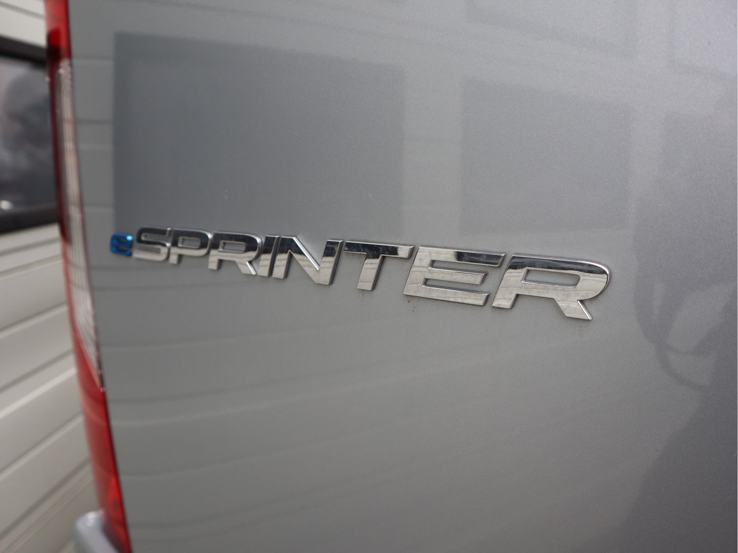 Mercedes-Benz eSprinter 314 RWD AC+DC Snelladen L2H2 New Model - 56 kWh - WLPT 181 km - LED