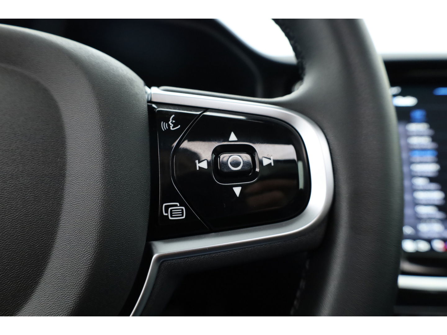 Volvo V60 2.0 T6 Plug-in hybrid AWD Plus Dark | Pano | 360 Camera | Elek trekhaak | H&K Audio | 4 stoel + stuurverw.|