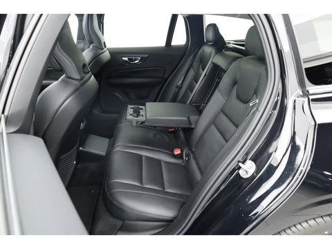 Volvo V60 2.0 T6 Plug-in hybrid AWD Plus Dark | Pano | 360 Camera | Elek trekhaak | H&K Audio | 4 stoel + stuurverw.|