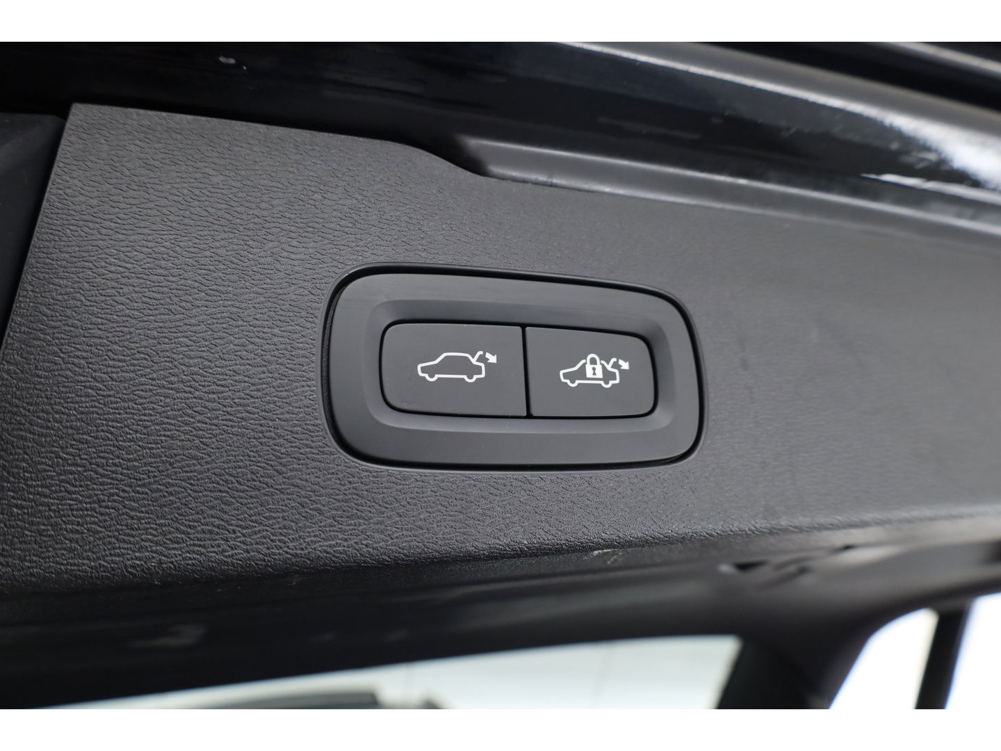 Volvo V60 2.0 T6 Plug-in hybrid AWD Plus Dark | Pano | 360 Camera | Elek trekhaak | H&K Audio | 4 stoel + stuurverw.|