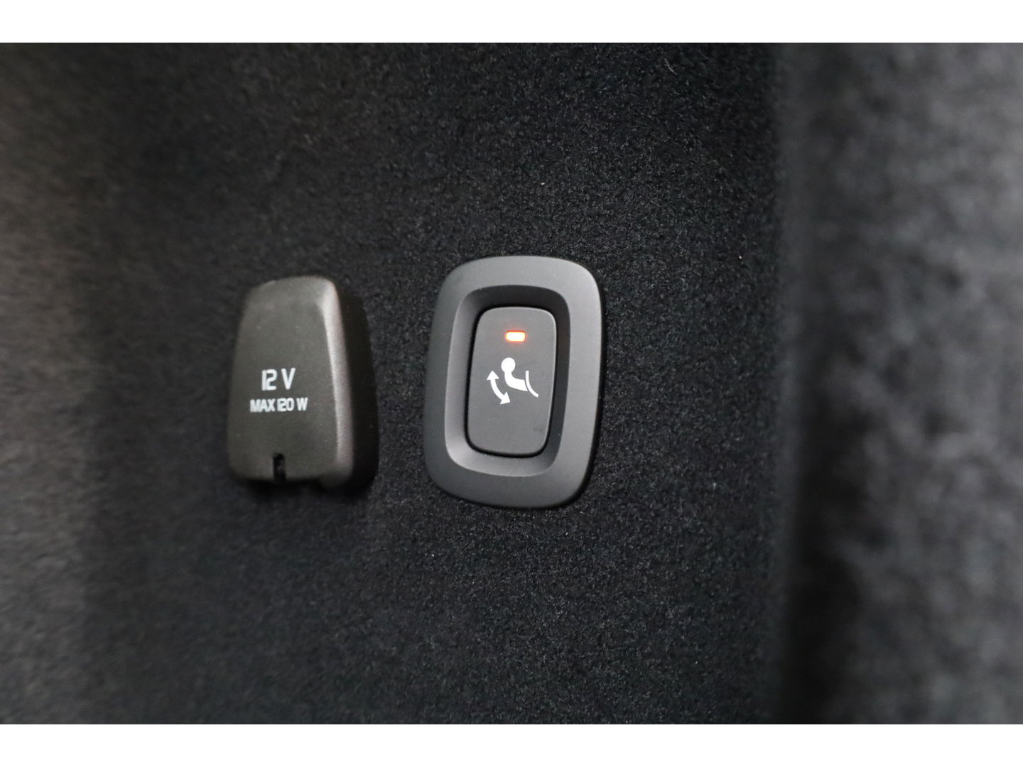 Volvo V60 2.0 T6 Plug-in hybrid AWD Plus Dark | Pano | 360 Camera | Elek trekhaak | H&K Audio | 4 stoel + stuurverw.|