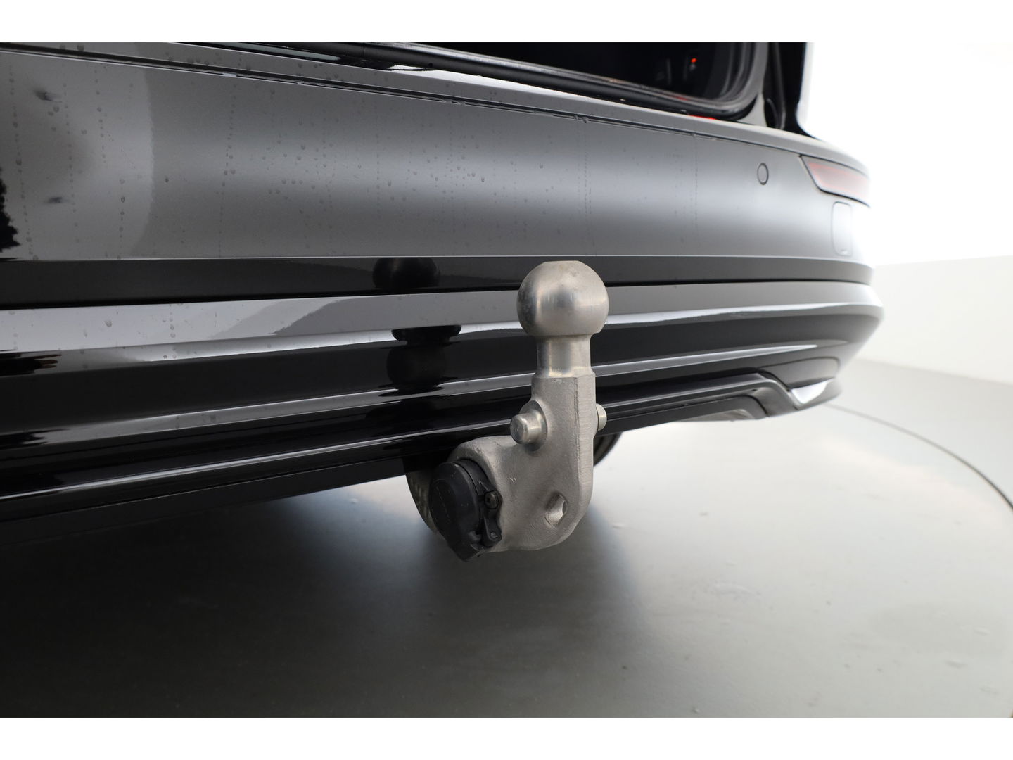 Volvo V60 2.0 T6 Plug-in hybrid AWD Plus Dark | Pano | 360 Camera | Elek trekhaak | H&K Audio | 4 stoel + stuurverw.|