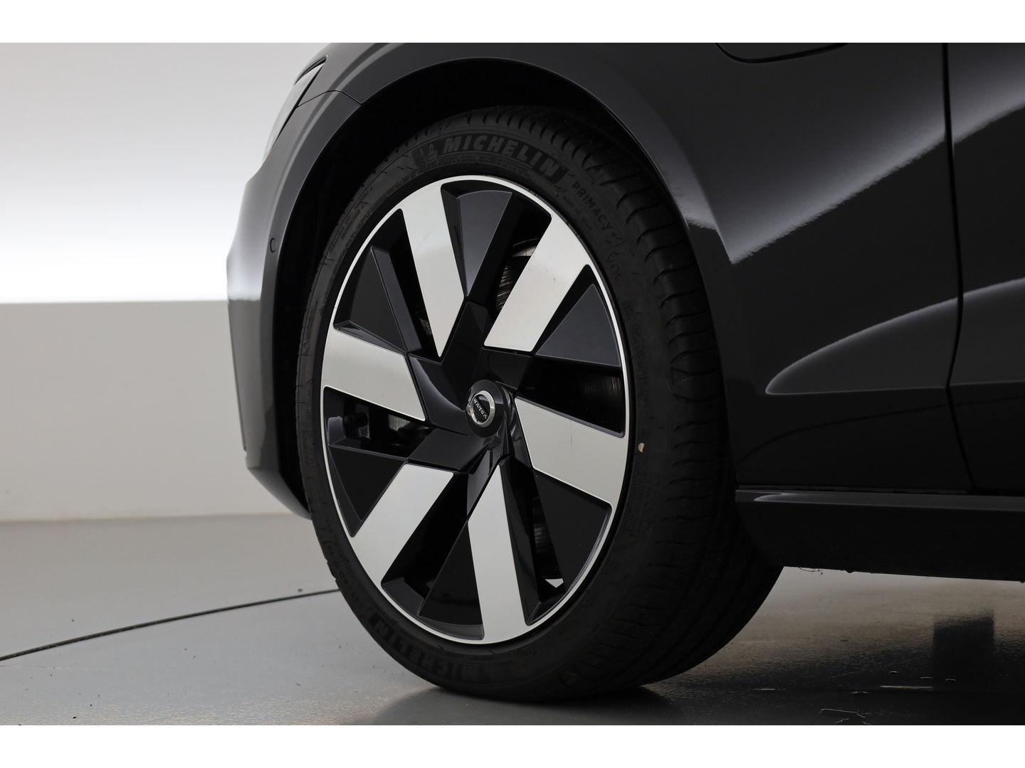 Volvo V60 2.0 T6 Plug-in hybrid AWD Plus Dark | Pano | 360 Camera | Elek trekhaak | H&K Audio | 4 stoel + stuurverw.|