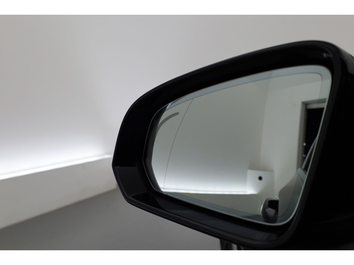 Volvo V60 2.0 T6 Plug-in hybrid AWD Plus Dark | Pano | 360 Camera | Elek trekhaak | H&K Audio | 4 stoel + stuurverw.|