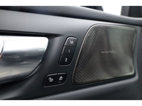 Volvo V60 2.0 T6 Plug-in hybrid AWD Plus Dark | Pano | 360 Camera | Elek trekhaak | H&K Audio | 4 stoel + stuurverw.|