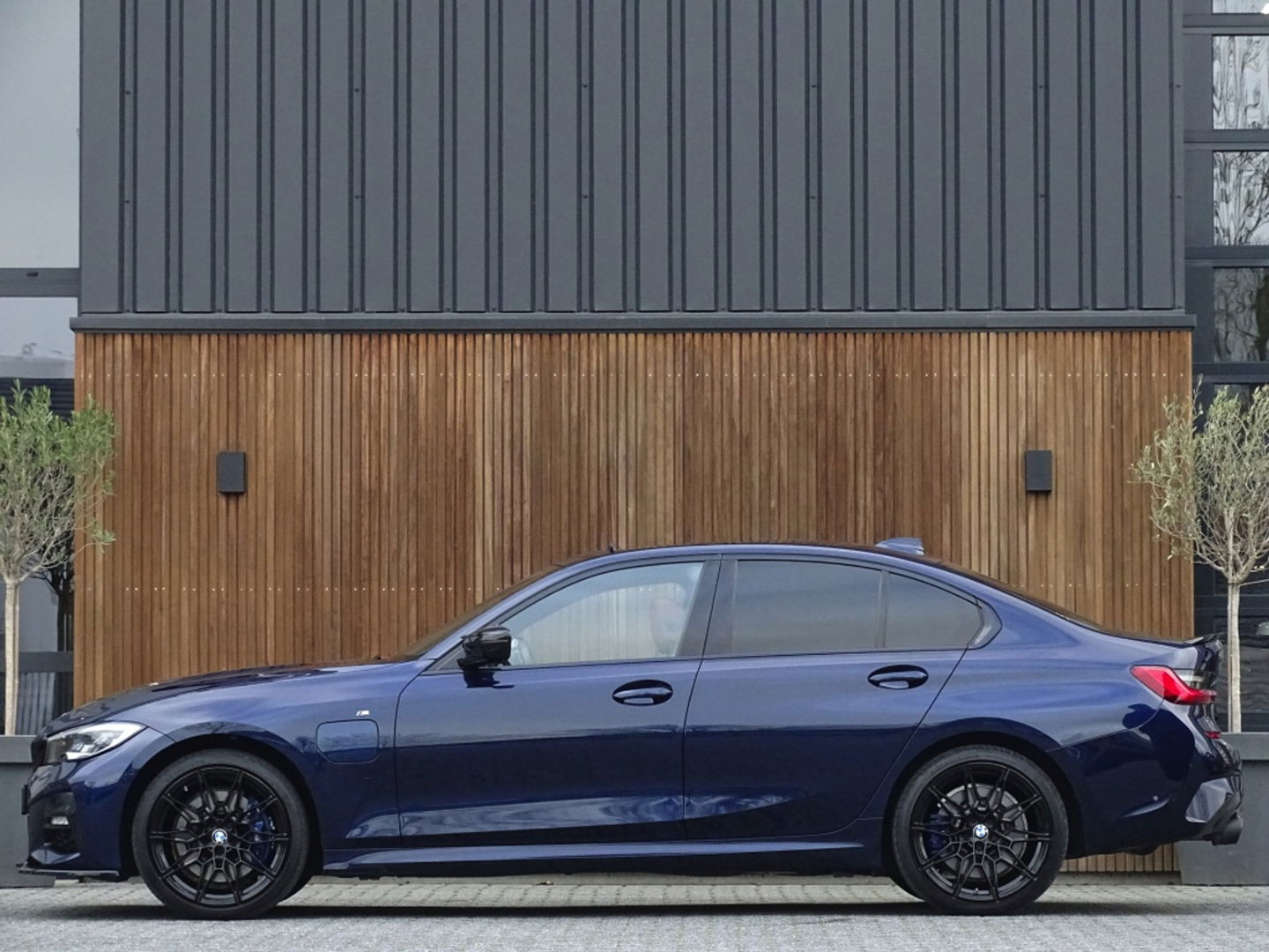 BMW 3-serie 330e 292PK / M-Sport / Individual / Laser / Harman Kardon