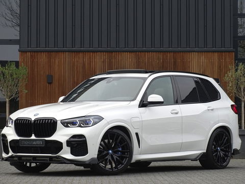 BMW X5 45e 394PK X-drive M-Sport / B&W / Individual / Laser / Trekhaak