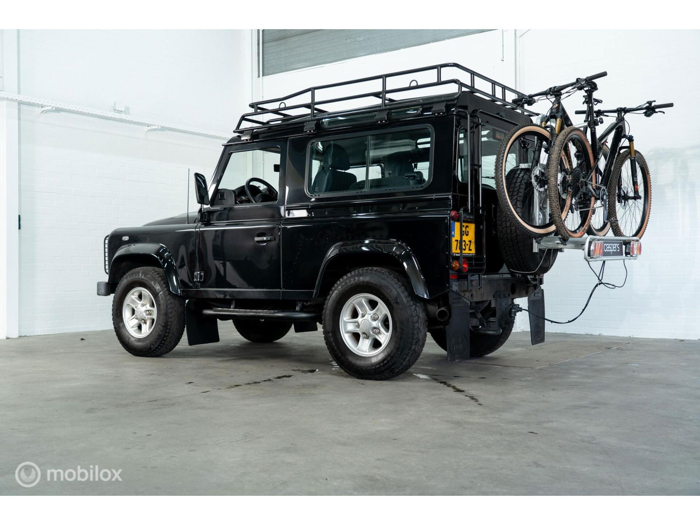 Land Rover Defender 90 SW geel kenteken