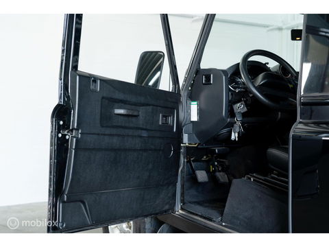 Land Rover Defender 90 SW geel kenteken