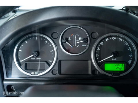 Land Rover Defender 90 SW geel kenteken