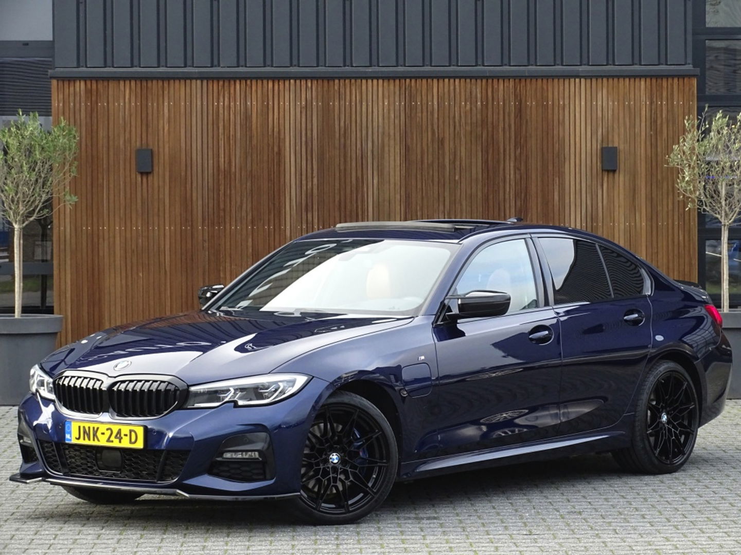 BMW 3-serie 330e 292PK / M-Sport / Individual / Laser / Harman Kardon