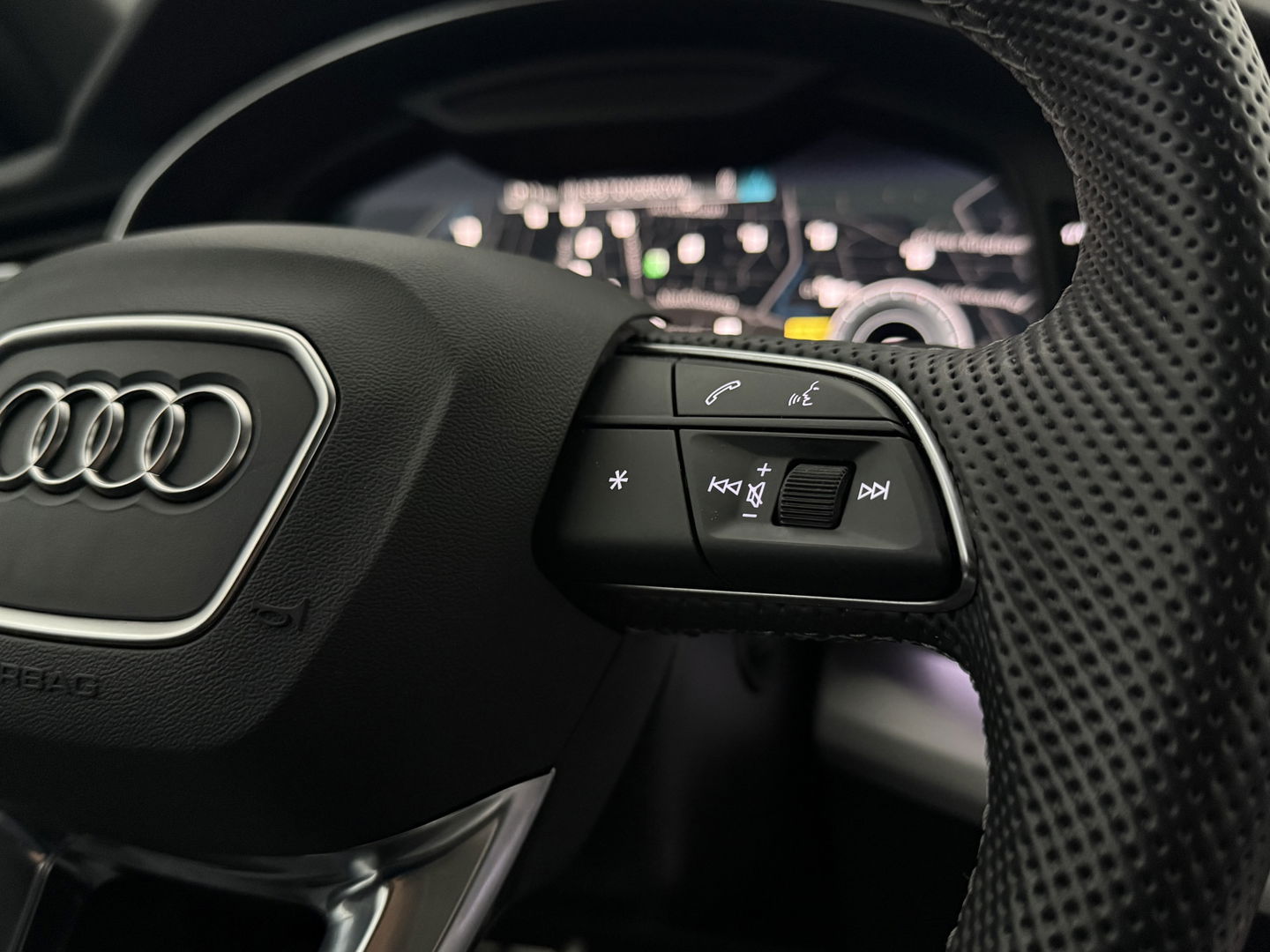 Audi Q8 55 TFSI e Quattro 422PK S-Line | SOH 91% | Virtual | Sfeer | Camera | Stoel/Stuur verw. | Adap. Cruise | Trekh. | Carplay | Keyless | NAP