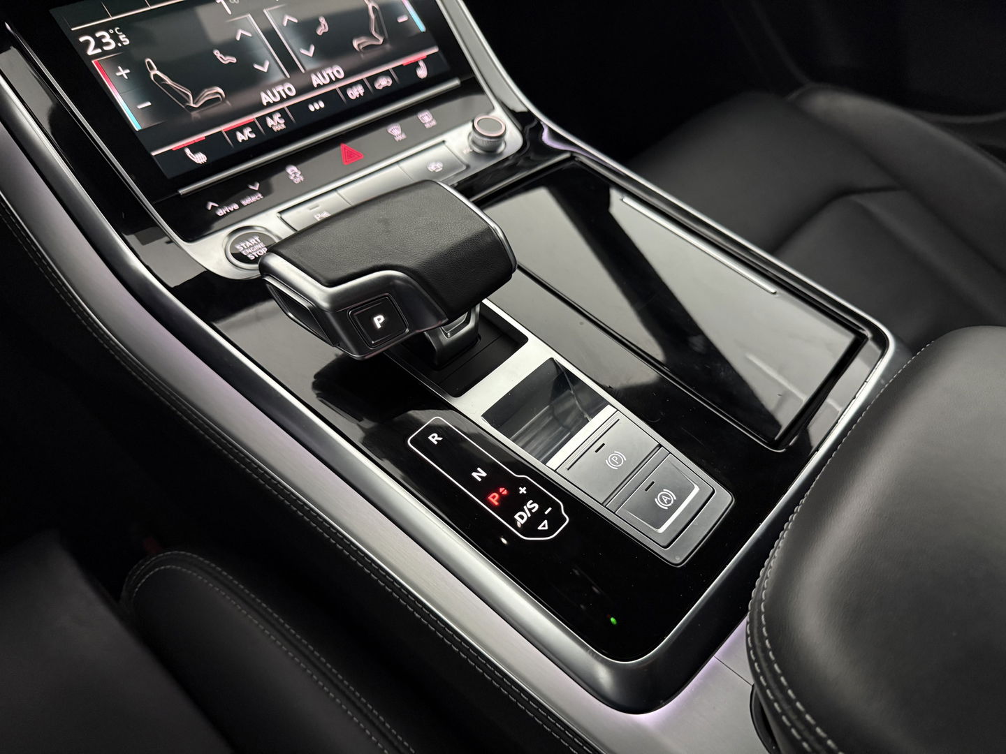 Audi Q8 55 TFSI e Quattro 422PK S-Line | SOH 91% | Virtual | Sfeer | Camera | Stoel/Stuur verw. | Adap. Cruise | Trekh. | Carplay | Keyless | NAP