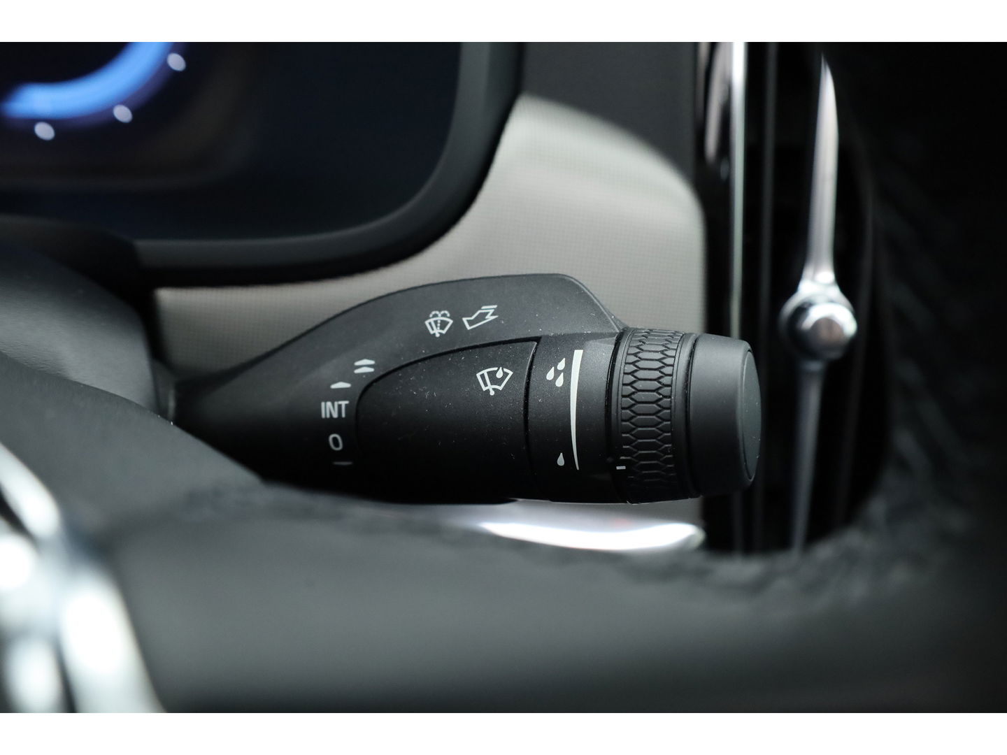 Volvo S90 2.0 T8 AWD Plus Dark | Luchtvering | Pano | Blis | ACC | Elek. stoel+mem. | Stuur- & 4x stoelverw. | H&K | 20" |