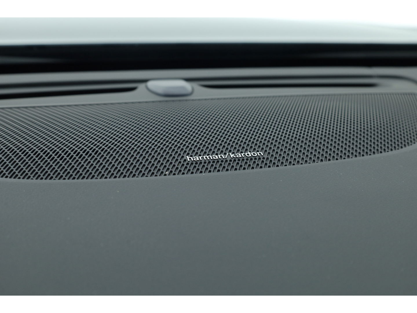 Volvo S90 2.0 T8 AWD Plus Dark | Luchtvering | Pano | Blis | ACC | Elek. stoel+mem. | Stuur- & 4x stoelverw. | H&K | 20" |