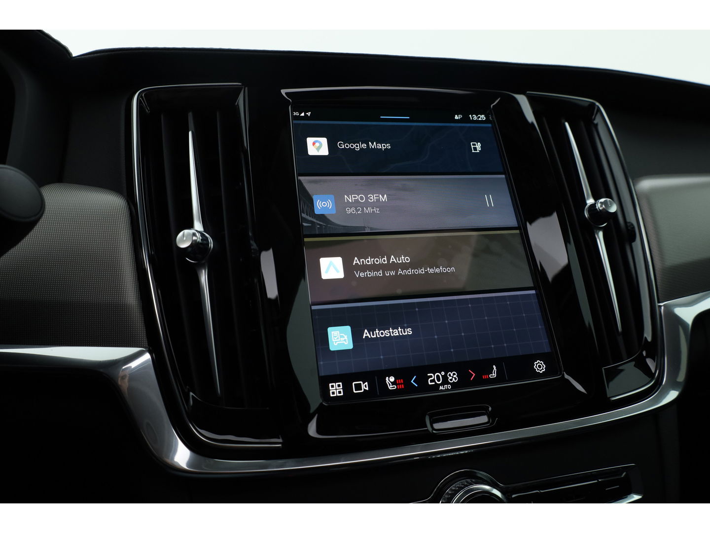 Volvo S90 2.0 T8 AWD Plus Dark | Luchtvering | Pano | Blis | ACC | Elek. stoel+mem. | Stuur- & 4x stoelverw. | H&K | 20" |