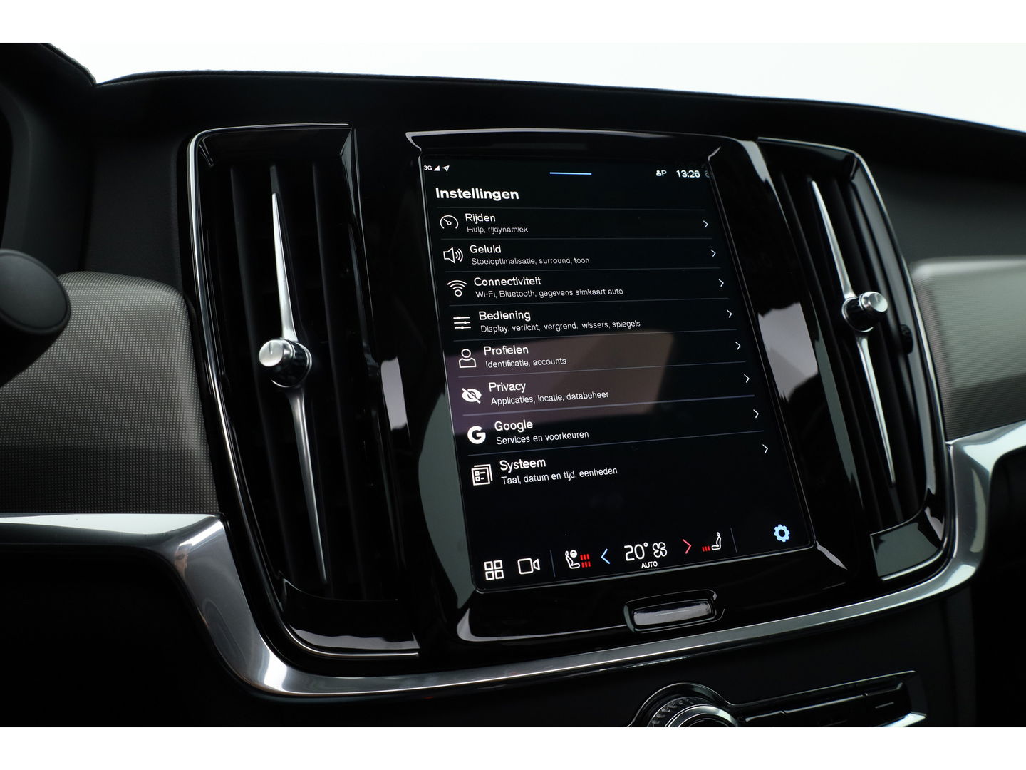 Volvo S90 2.0 T8 AWD Plus Dark | Luchtvering | Pano | Blis | ACC | Elek. stoel+mem. | Stuur- & 4x stoelverw. | H&K | 20" |