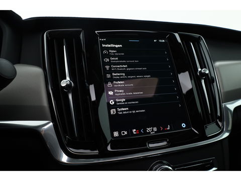 Volvo S90 2.0 T8 AWD Plus Dark | Luchtvering | Pano | Blis | ACC | Elek. stoel+mem. | Stuur- & 4x stoelverw. | H&K | 20" |