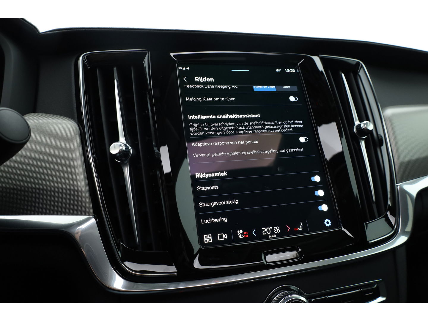 Volvo S90 2.0 T8 AWD Plus Dark | Luchtvering | Pano | Blis | ACC | Elek. stoel+mem. | Stuur- & 4x stoelverw. | H&K | 20" |