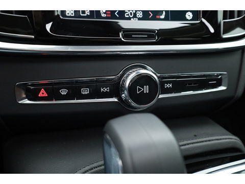 Volvo S90 2.0 T8 AWD Plus Dark | Luchtvering | Pano | Blis | ACC | Elek. stoel+mem. | Stuur- & 4x stoelverw. | H&K | 20" |