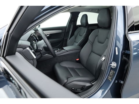 Volvo S90 2.0 T8 AWD Plus Dark | Luchtvering | Pano | Blis | ACC | Elek. stoel+mem. | Stuur- & 4x stoelverw. | H&K | 20" |