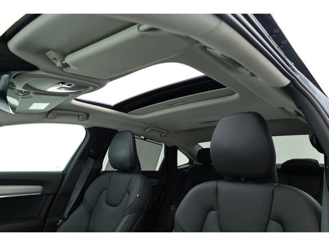 Volvo S90 2.0 T8 AWD Plus Dark | Luchtvering | Pano | Blis | ACC | Elek. stoel+mem. | Stuur- & 4x stoelverw. | H&K | 20" |