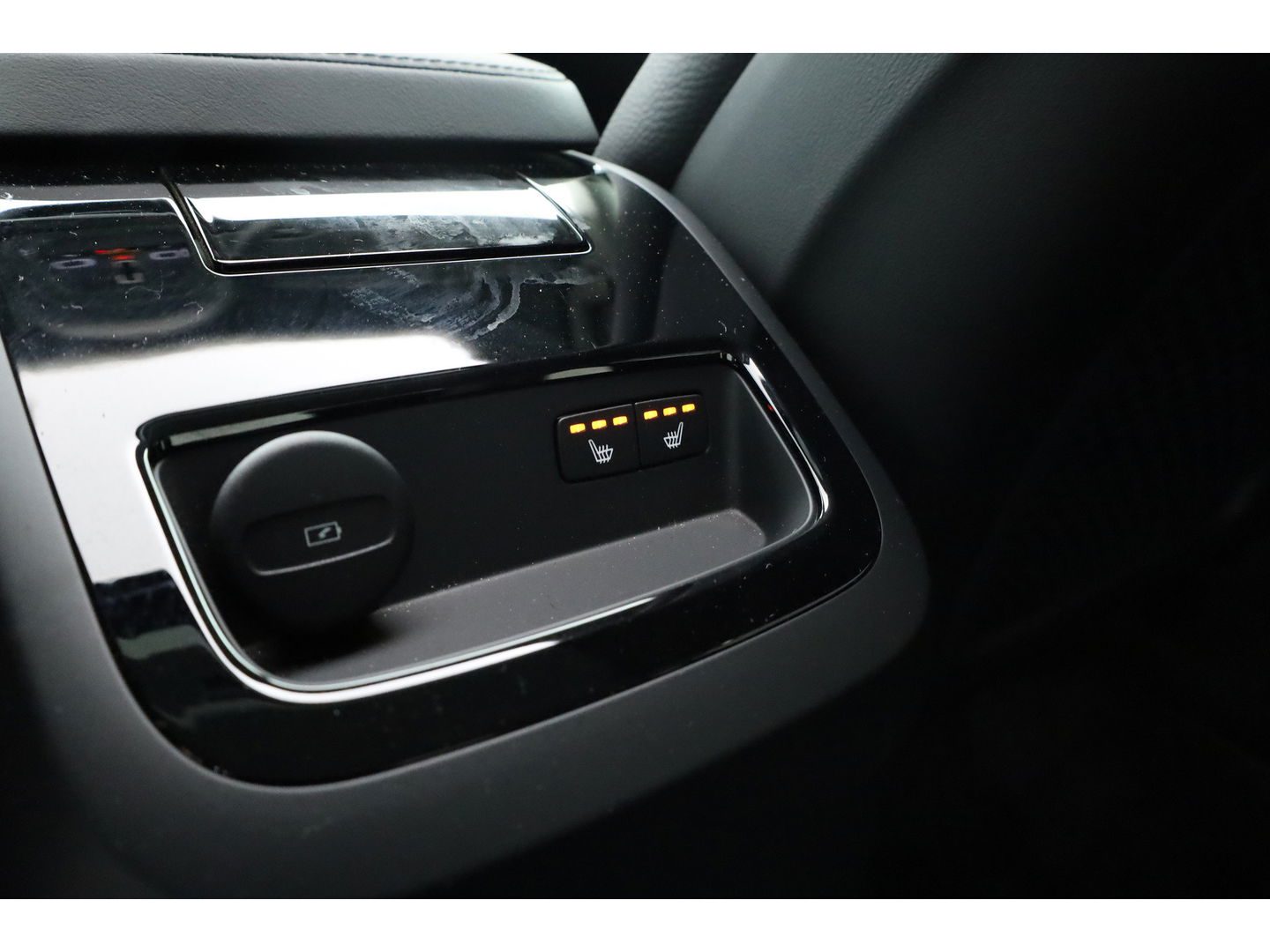 Volvo S90 2.0 T8 AWD Plus Dark | Luchtvering | Pano | Blis | ACC | Elek. stoel+mem. | Stuur- & 4x stoelverw. | H&K | 20" |