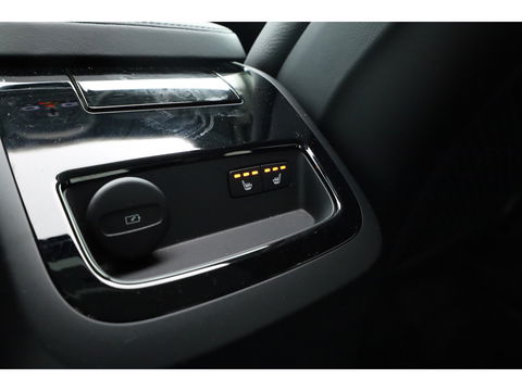 Volvo S90 2.0 T8 AWD Plus Dark | Luchtvering | Pano | Blis | ACC | Elek. stoel+mem. | Stuur- & 4x stoelverw. | H&K | 20" |