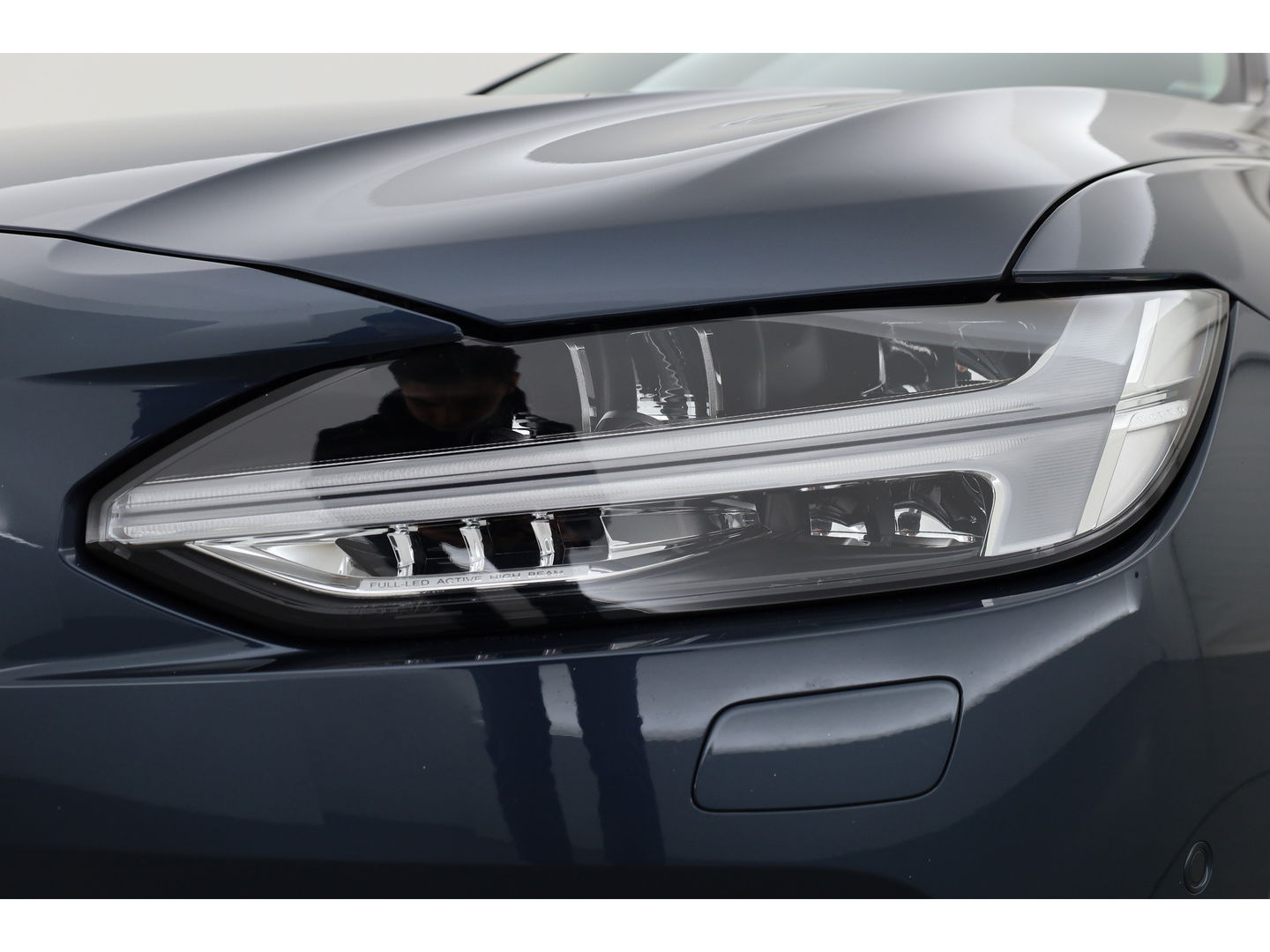 Volvo S90 2.0 T8 AWD Plus Dark | Luchtvering | Pano | Blis | ACC | Elek. stoel+mem. | Stuur- & 4x stoelverw. | H&K | 20" |