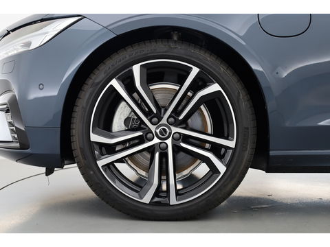 Volvo S90 2.0 T8 AWD Plus Dark | Luchtvering | Pano | Blis | ACC | Elek. stoel+mem. | Stuur- & 4x stoelverw. | H&K | 20" |