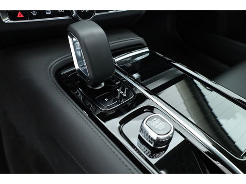 Volvo S90 2.0 T8 AWD Plus Dark | Luchtvering | Pano | Blis | ACC | Elek. stoel+mem. | Stuur- & 4x stoelverw. | H&K | 20" |
