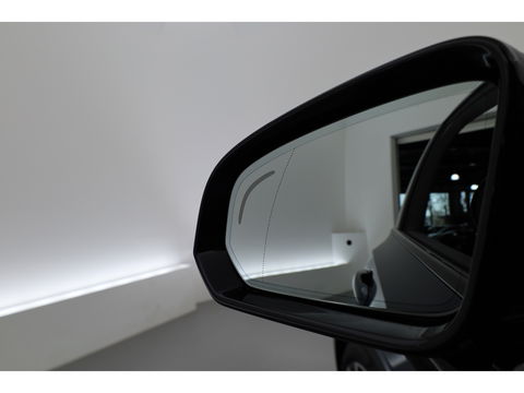 Volvo S90 2.0 T8 AWD Plus Dark | Luchtvering | Pano | Blis | ACC | Elek. stoel+mem. | Stuur- & 4x stoelverw. | H&K | 20" |