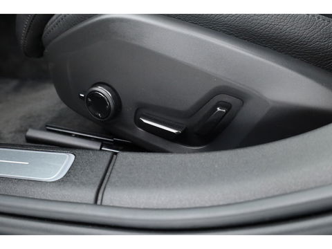 Volvo S90 2.0 T8 AWD Plus Dark | Luchtvering | Pano | Blis | ACC | Elek. stoel+mem. | Stuur- & 4x stoelverw. | H&K | 20" |