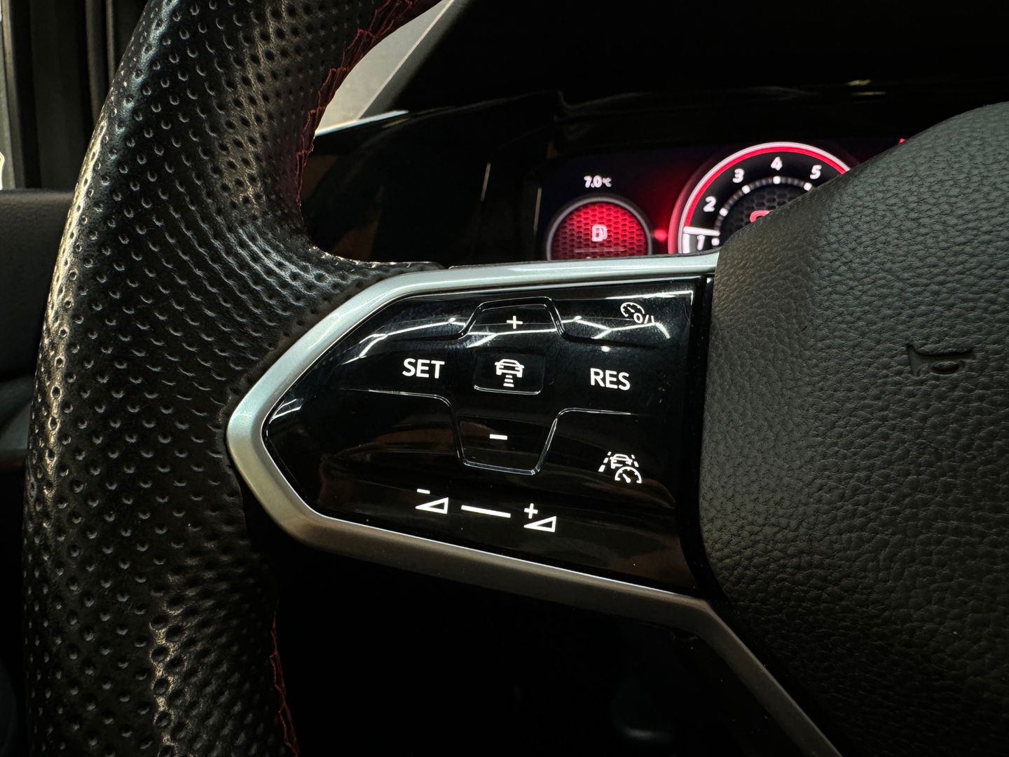 Volkswagen Golf 2.0 TSI GTI Clubsport Pano|HUD|H/K|Mem|Leder