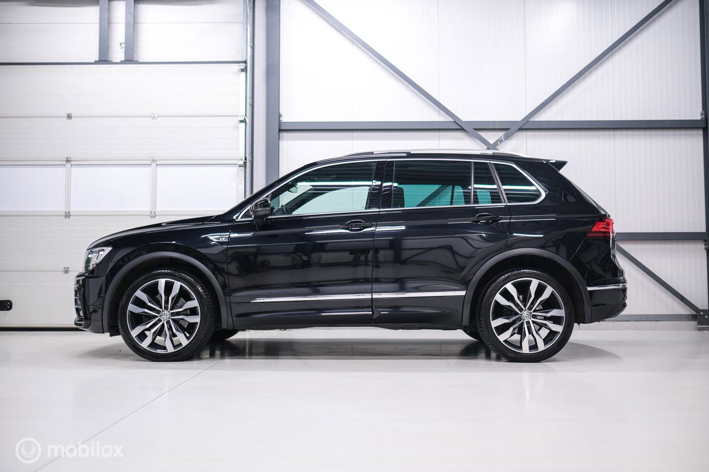 Volkswagen Tiguan 2.0 TSI 4Motion Highline Business R 230 pk | HUD | Panorama | Virtual cockpit | Trekhaak | Camera | Sportstoelen | Stoelverwarmi