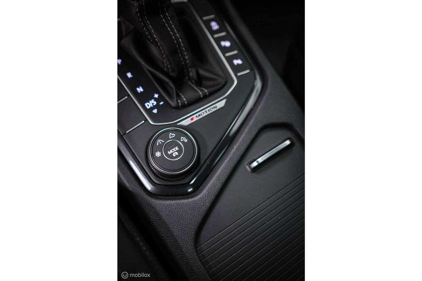 Volkswagen Tiguan 2.0 TSI 4Motion Highline Business R 230 pk | HUD | Panorama | Virtual cockpit | Trekhaak | Camera | Sportstoelen | Stoelverwarmi