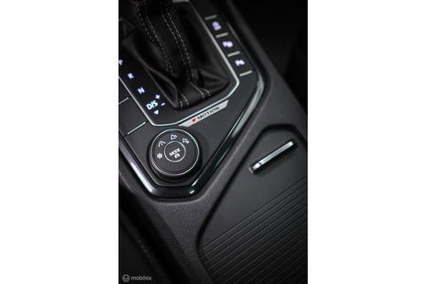 Volkswagen Tiguan 2.0 TSI 4Motion Highline Business R 230 pk | HUD | Panorama | Virtual cockpit | Trekhaak | Camera | Sportstoelen | Stoelverwarmi
