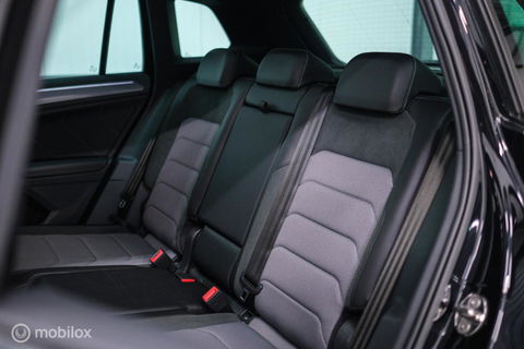 Volkswagen Tiguan 2.0 TSI 4Motion Highline Business R 230 pk | HUD | Panorama | Virtual cockpit | Trekhaak | Camera | Sportstoelen | Stoelverwarmi