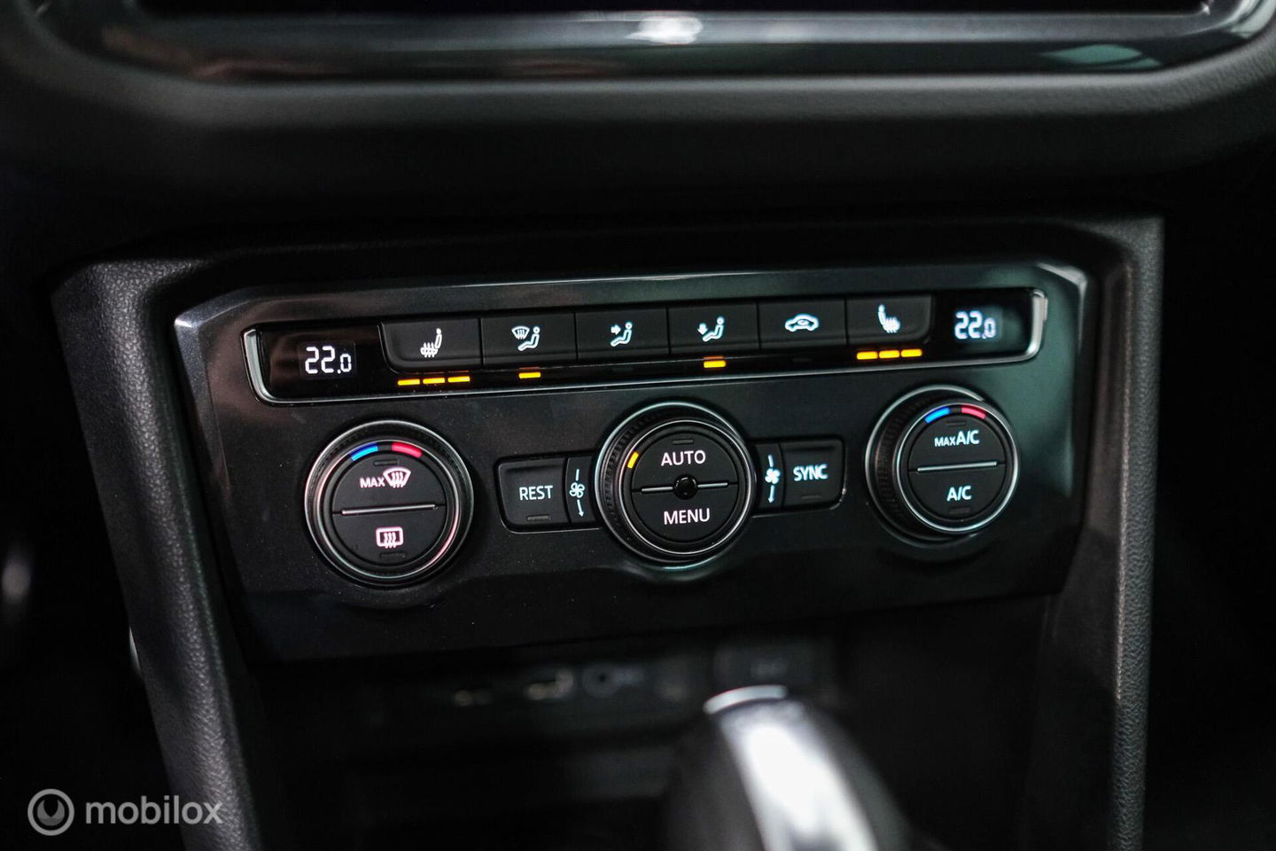 Volkswagen Tiguan 2.0 TSI 4Motion Highline Business R 230 pk | HUD | Panorama | Virtual cockpit | Trekhaak | Camera | Sportstoelen | Stoelverwarmi