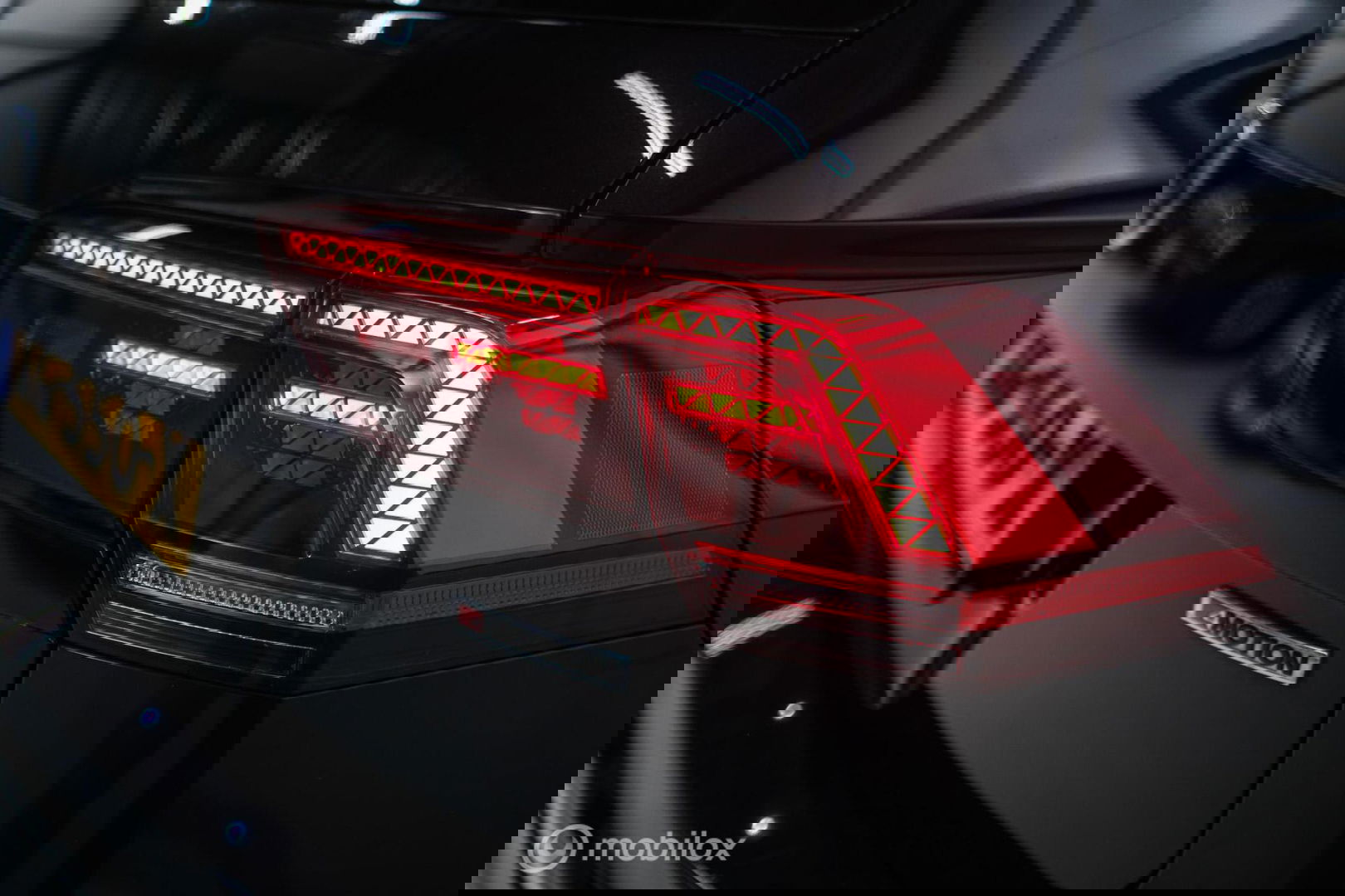 Volkswagen Tiguan 2.0 TSI 4Motion Highline Business R 230 pk | HUD | Panorama | Virtual cockpit | Trekhaak | Camera | Sportstoelen | Stoelverwarmi