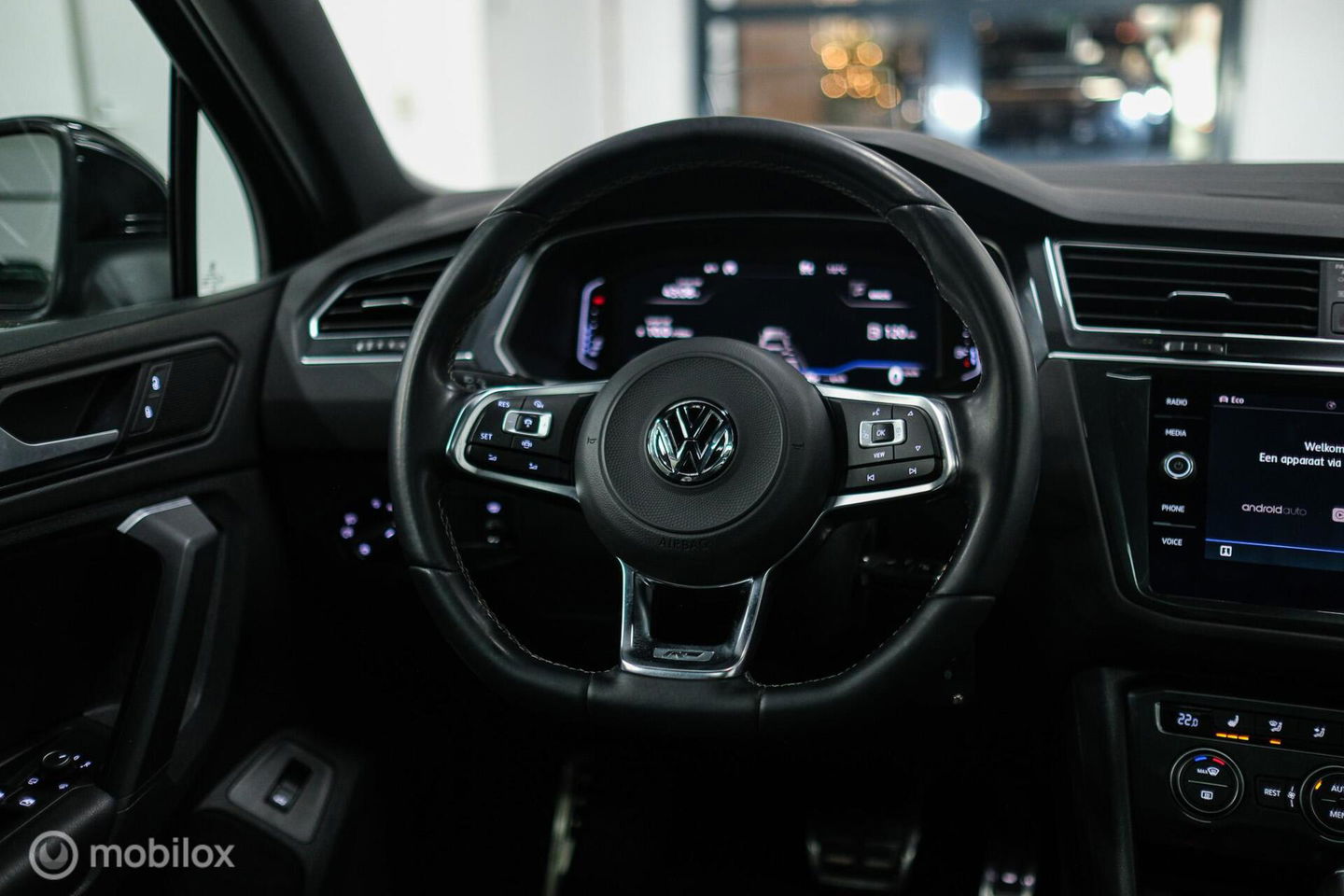 Volkswagen Tiguan 2.0 TSI 4Motion Highline Business R 230 pk | HUD | Panorama | Virtual cockpit | Trekhaak | Camera | Sportstoelen | Stoelverwarmi