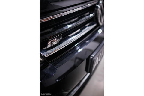 Volkswagen Tiguan 2.0 TSI 4Motion Highline Business R 230 pk | HUD | Panorama | Virtual cockpit | Trekhaak | Camera | Sportstoelen | Stoelverwarmi