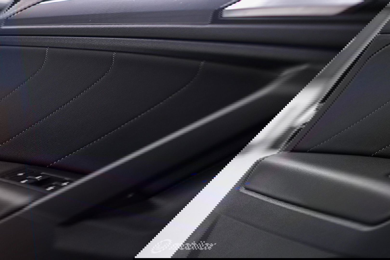 Volkswagen Tiguan 2.0 TSI 4Motion Highline Business R 230 pk | HUD | Panorama | Virtual cockpit | Trekhaak | Camera | Sportstoelen | Stoelverwarmi