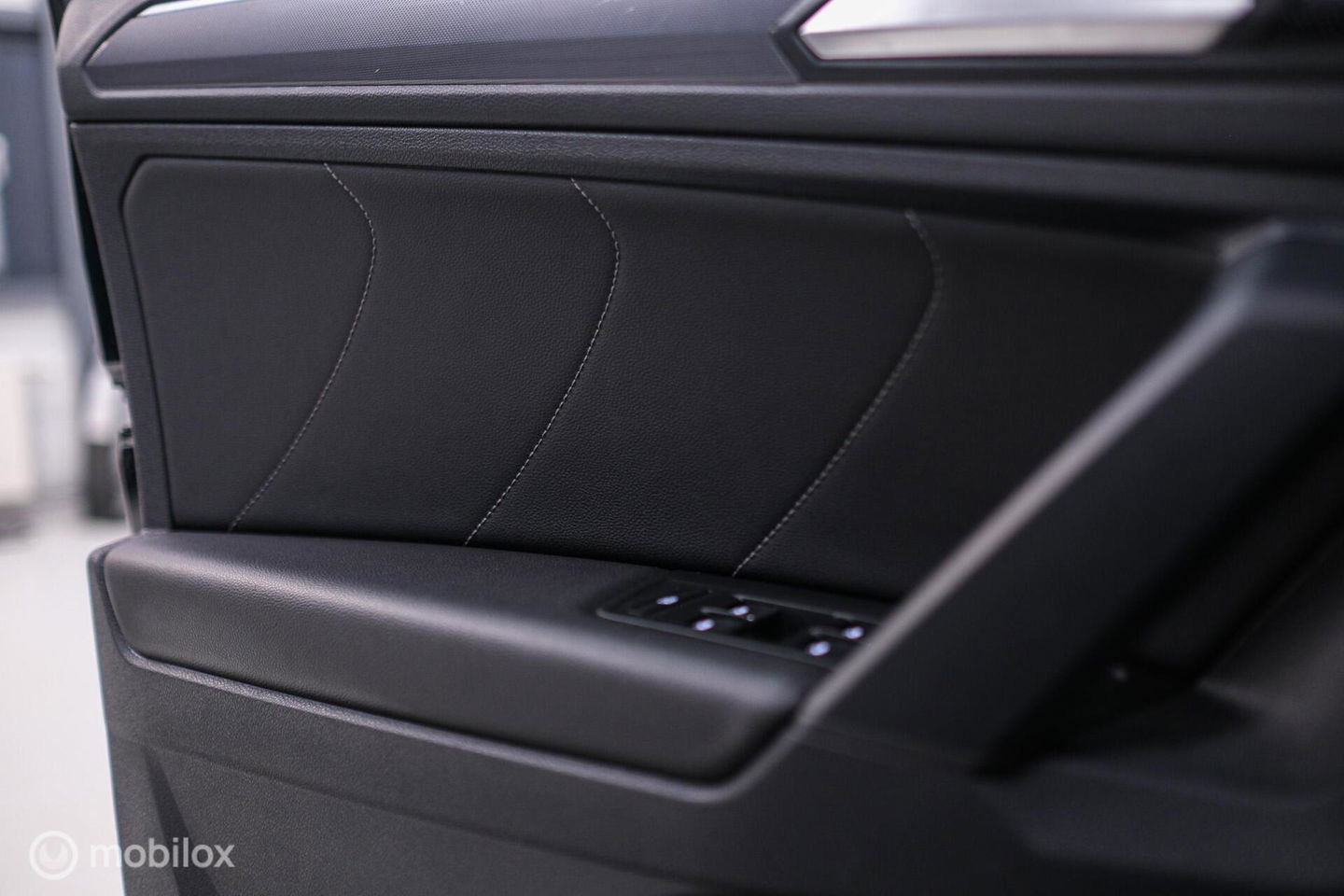 Volkswagen Tiguan 2.0 TSI 4Motion Highline Business R 230 pk | HUD | Panorama | Virtual cockpit | Trekhaak | Camera | Sportstoelen | Stoelverwarmi