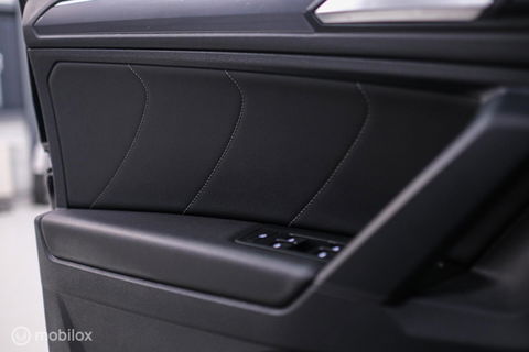 Volkswagen Tiguan 2.0 TSI 4Motion Highline Business R 230 pk | HUD | Panorama | Virtual cockpit | Trekhaak | Camera | Sportstoelen | Stoelverwarmi