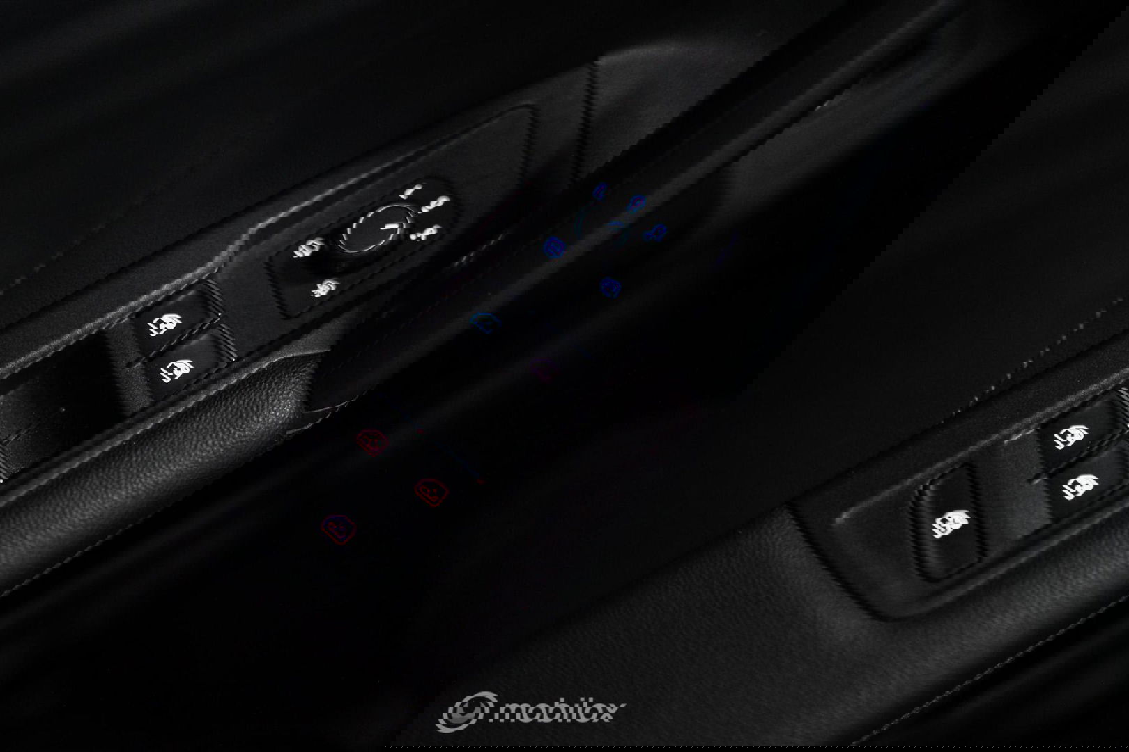 Volkswagen Tiguan 2.0 TSI 4Motion Highline Business R 230 pk | HUD | Panorama | Virtual cockpit | Trekhaak | Camera | Sportstoelen | Stoelverwarmi